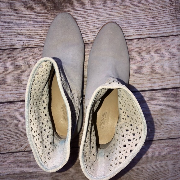 Michael Kors Sunny Bootie - Picture 6 of 13